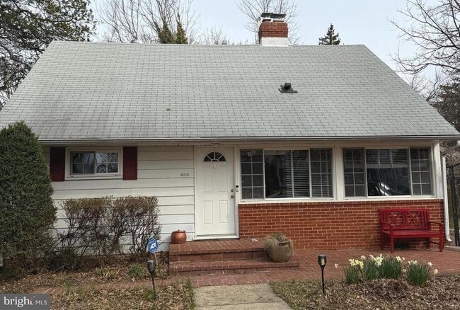Photo - 400 Dean Dr House
