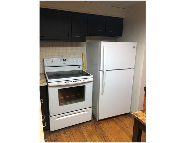 new stainless stove as of 9 mo ago - 419 N 2nd St