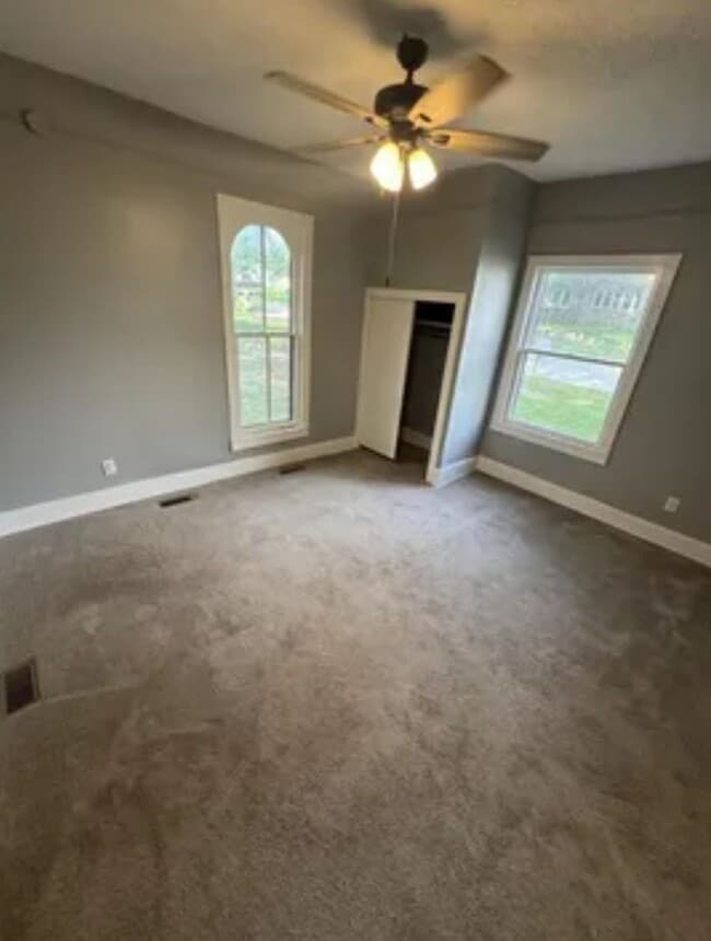 Building Photo - 3 bedroom/1 bath house for rent