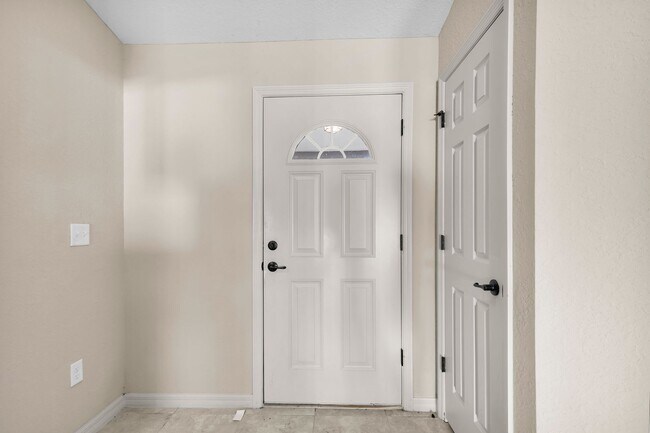 Foto del edificio - Large 4 Bedroom Rental!