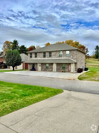 Building Photo - 208 Fairway Ln