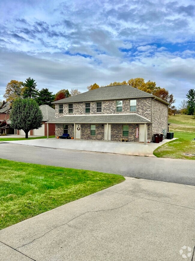 Building Photo - 208 Fairway Ln