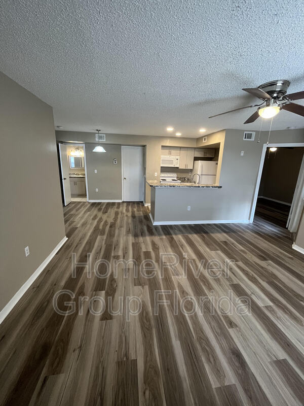 Building Photo - 437 Fountainhead Cir