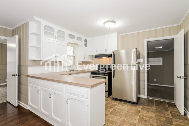 Building Photo - 5424 Monrovia St