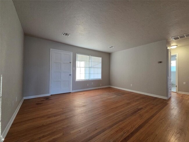 Building Photo - 1917 Treat Dr