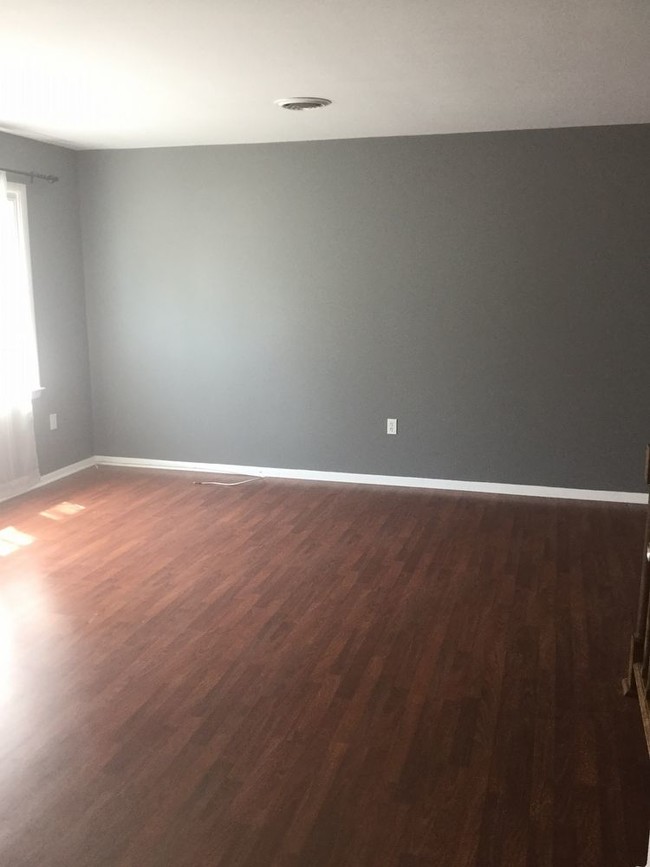 Building Photo - Lovely Rancher Available Now