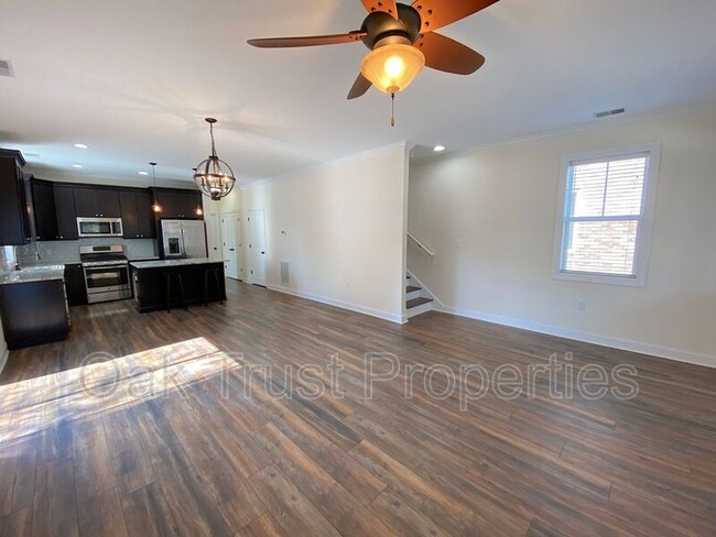 Building Photo - 5101 Hyde Park Village Ln