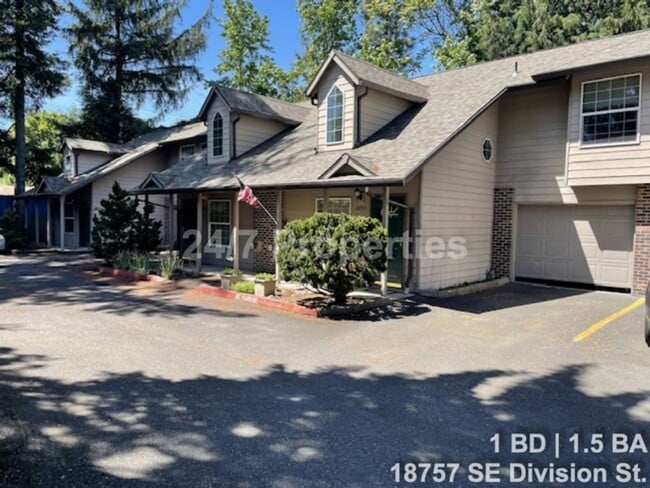 End-Unit 1 BD | 1.5 BA Townhome with Loft & Garage - Gresham - End-Unit 1 BD | 1.5 BA Townhome with Loft & Garage - Gresham
