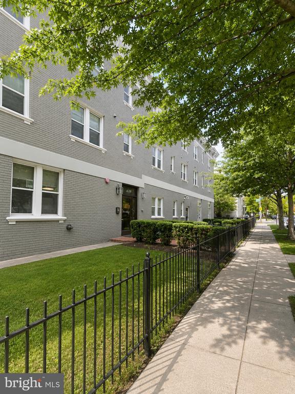 Foto del edificio - 1352 Longfellow St NW
