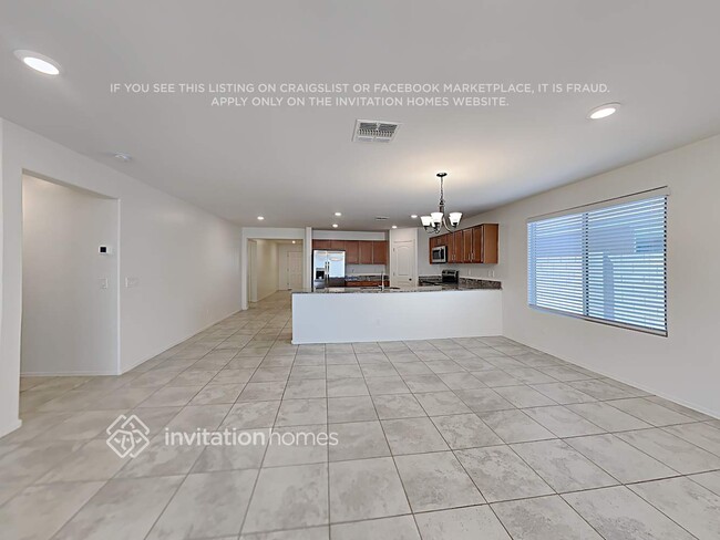 Building Photo - 17144 W Pinnacle Vista Dr