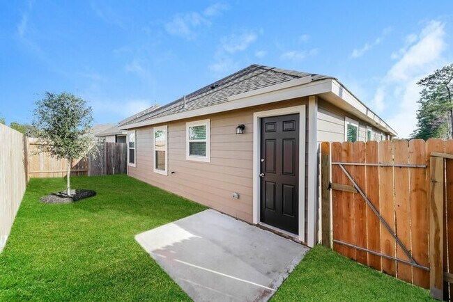 Foto del edificio - 3725 Alexus Dr