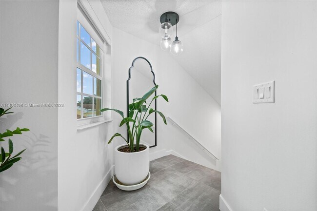 Building Photo - 2252 SE 27th Dr