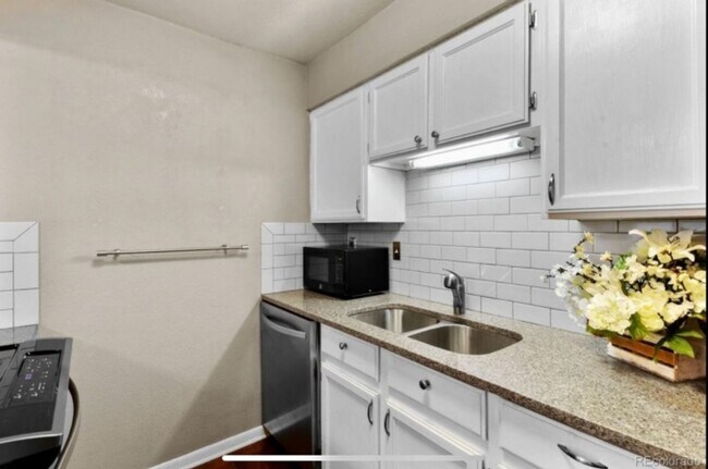 Building Photo - 12354 W Nevada Pl