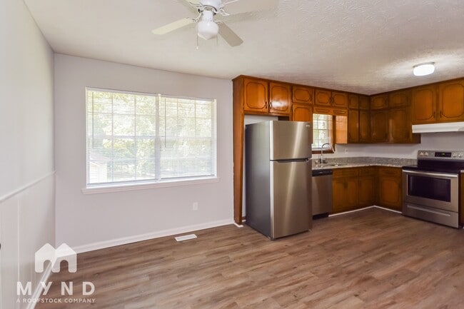 Building Photo - 3553 Charlotte Dr