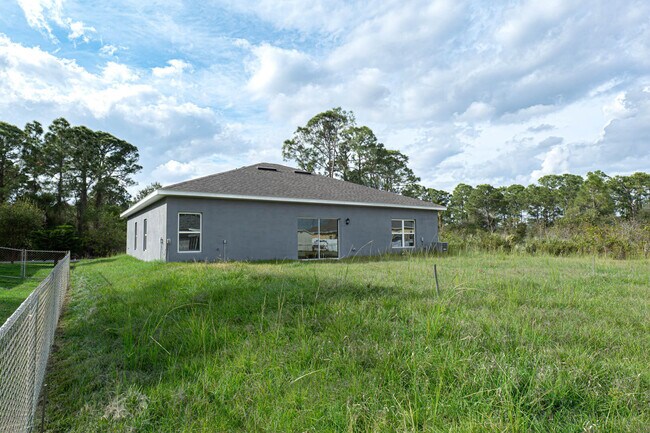 Building Photo - 1090 Tetzel St SE