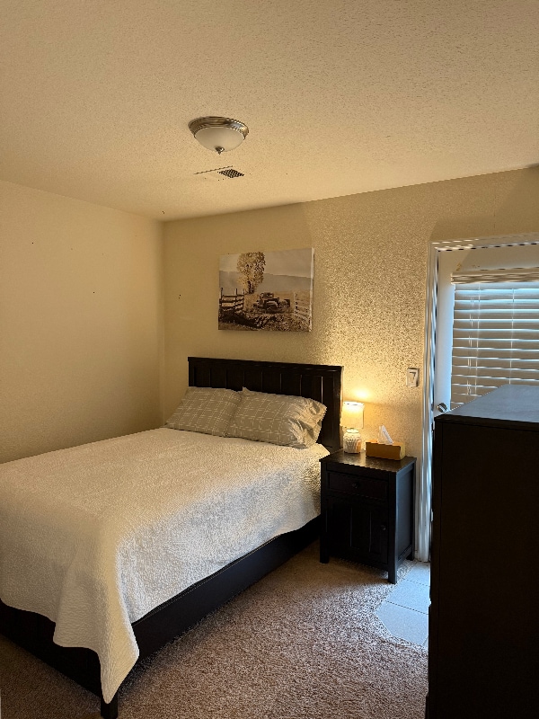 Foto del edificio - 721 Waterglen Dr