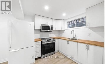 Building Photo - 208 Willowbrook Rd
