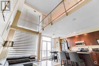 Building Photo - 223-2223 Webb Dr