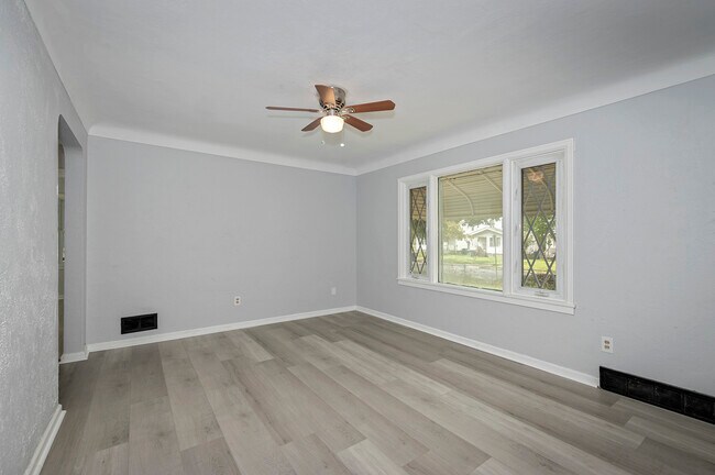 Building Photo - 3518 Hazelhurst Ave
