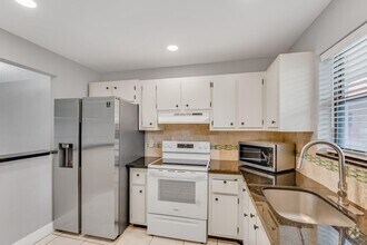 Building Photo - 21915 Lake Forest Cir