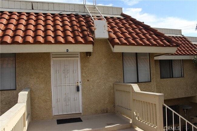 Foto del edificio - 1673 E Kingsley Ave