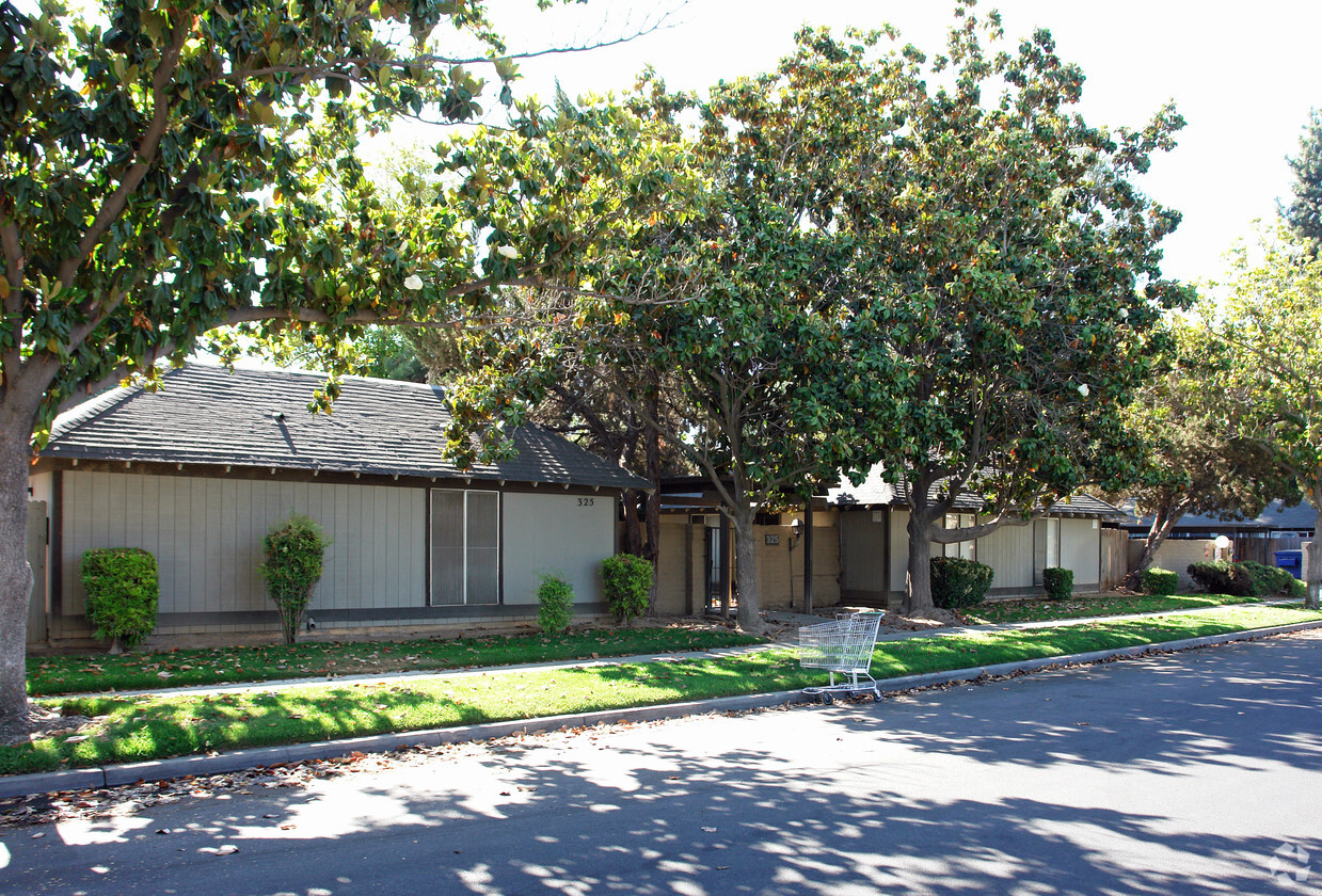 Building Photo - Huntington Gardens