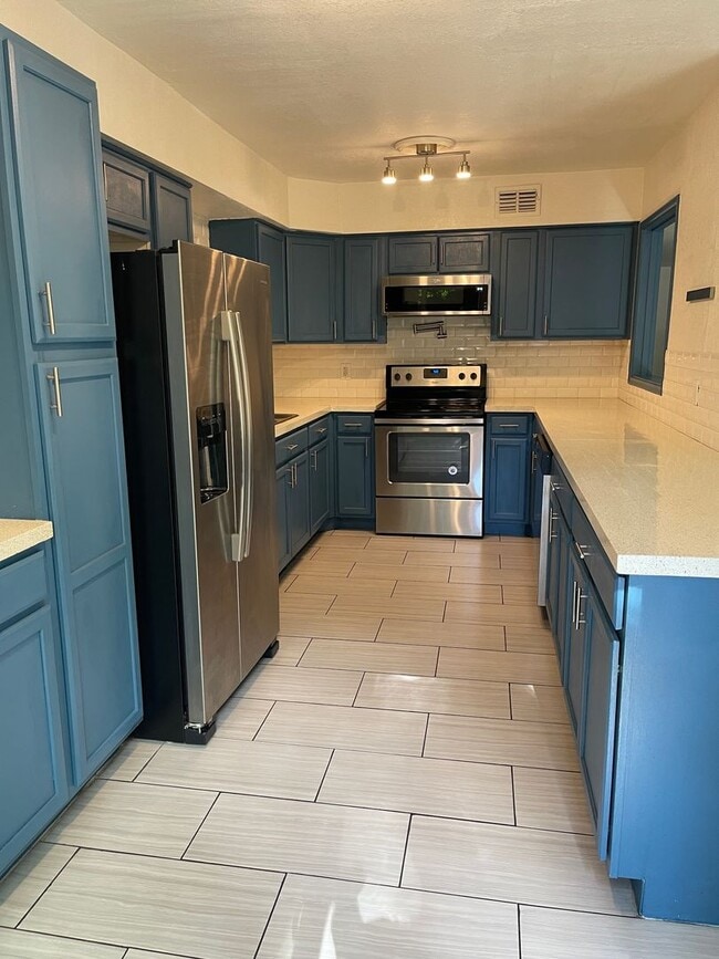 Foto del edificio - Stunning 3 bedroom, 2.5 bathroom Townhome ...