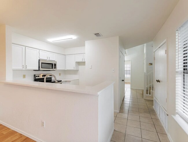 Building Photo - 973 Fairbanks Cir