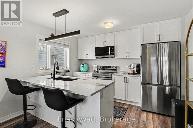 Building Photo - 802 Lillian Freiman Private