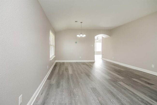 Building Photo - 21206 Linden Hills Ln