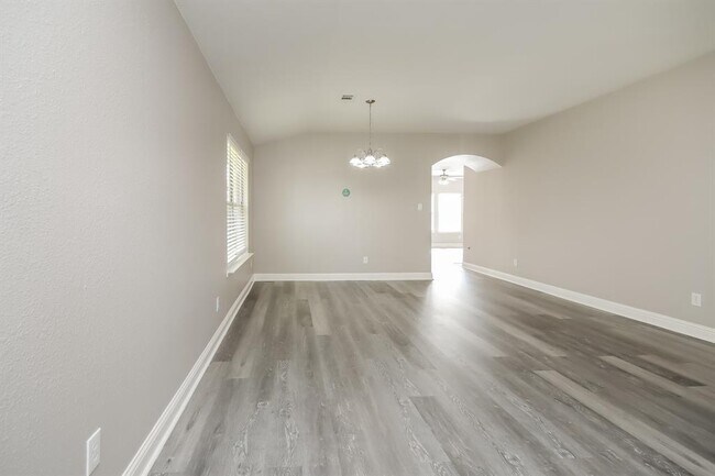 Foto del edificio - 21206 Linden Hills Ln