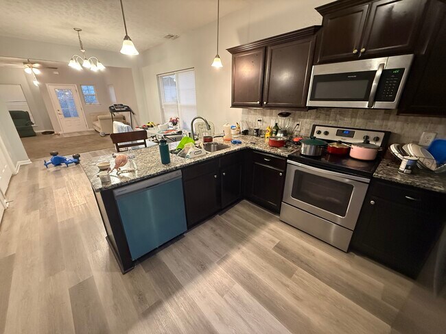 Foto del edificio - 414 Rick Mccormick Dr