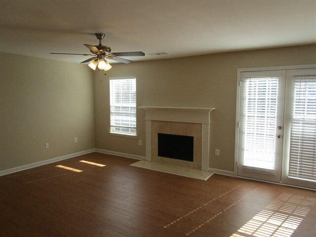 Building Photo - 185 Kiara Ln
