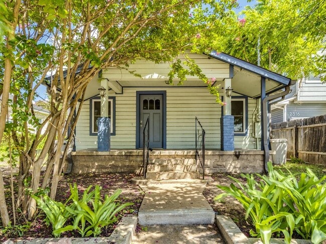 Building Photo - 2314 Santa Rosa St