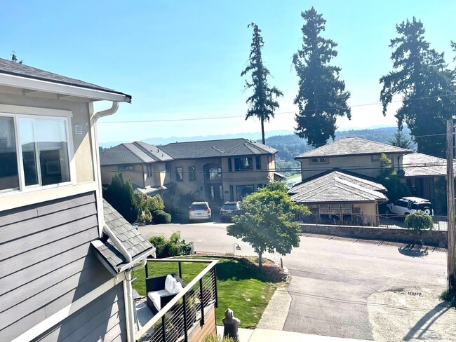 Building Photo - Amazing 4bed/2.5bath with Bonus Room in Juanita!!