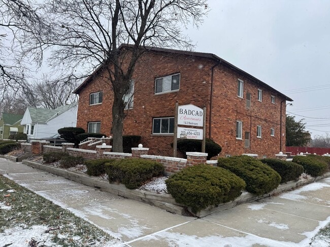 Foto del edificio - NOW LEASING AT BADCAD APARTMENTS