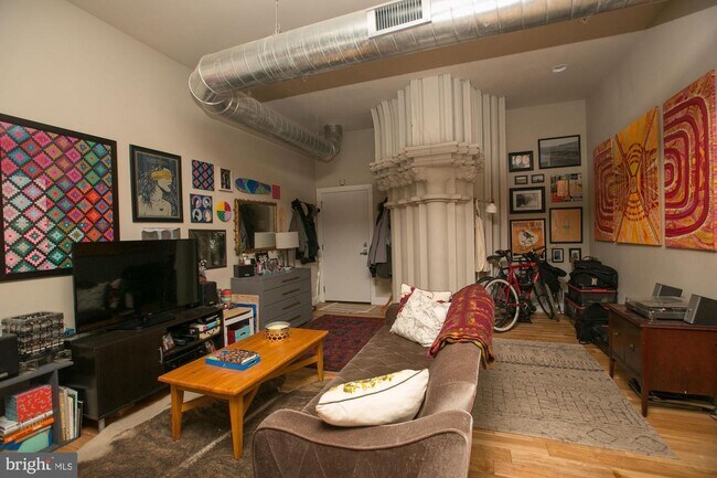 Foto del edificio - 2701 W Girard Ave