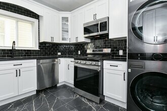 Building Photo - 540 61st St