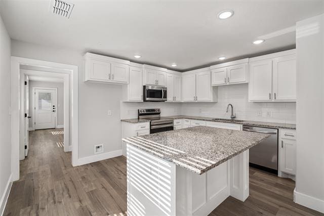 Foto del edificio - 224 W Bond St