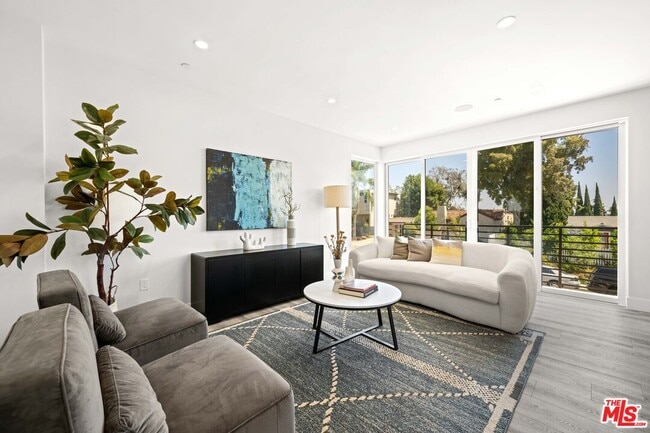 Building Photo - 2015 1/2-1951 Preuss Rd