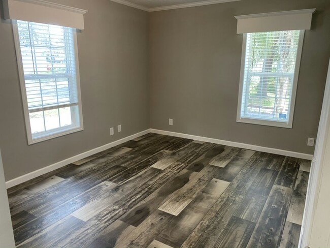Building Photo - 2614 Azalea Pl