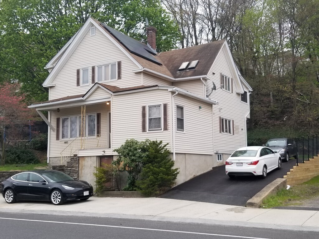 586 Franklin St Unit 2, Worcester, MA 01604 Room for Rent in