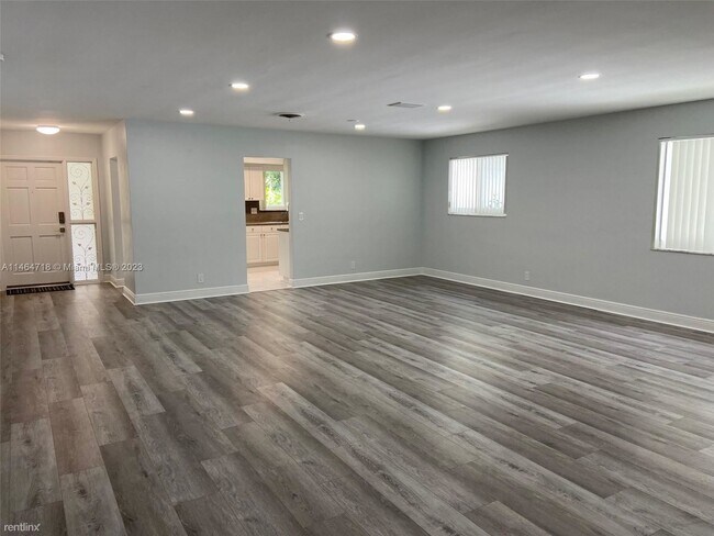 Foto del edificio - 3 br, 2 bath House - 1333 Tyler St # 0 1