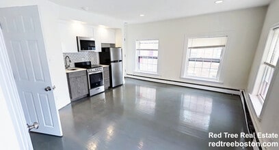 Building Photo - 24 Joy St