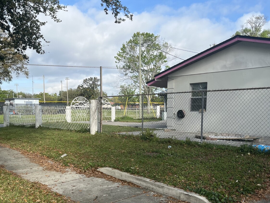 Foto del edificio - 1519 S Parramore Ave
