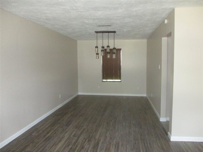 Building Photo - 18023 Rolling Creek Dr