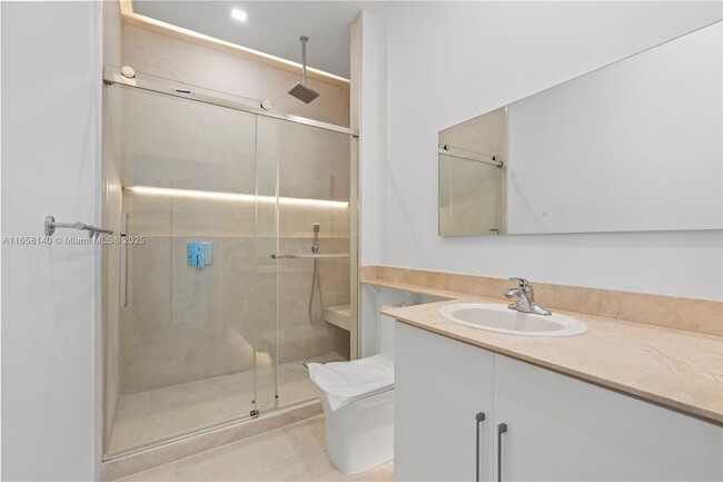 Building Photo - 335 S Biscayne Blvd
