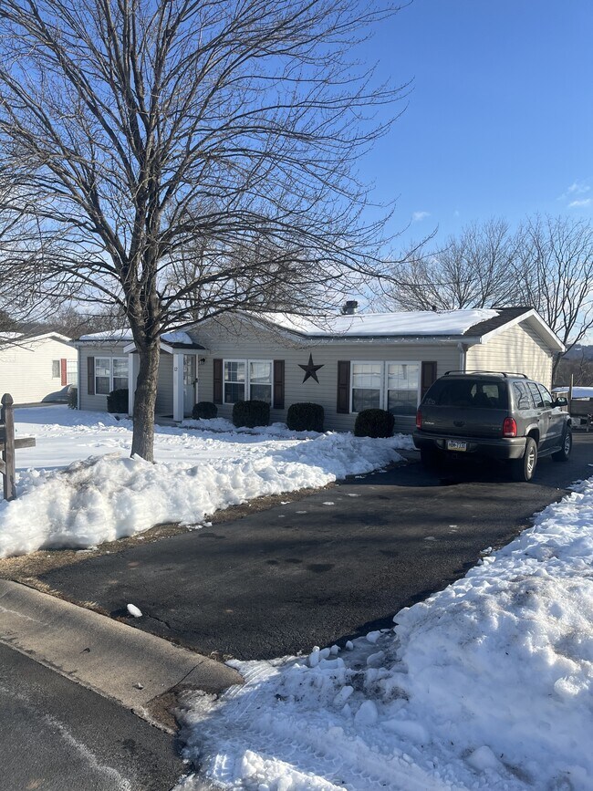 Foto del edificio - 12 Ray Dr