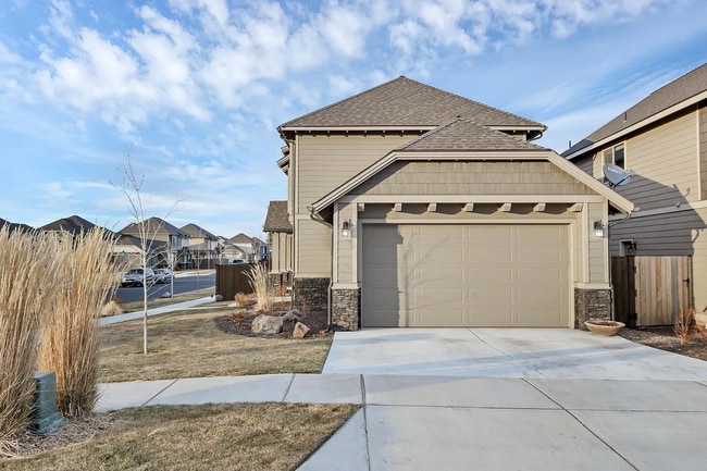 Building Photo - Nearly new 3 bedroom 2.5 bath in Mirada Ne...