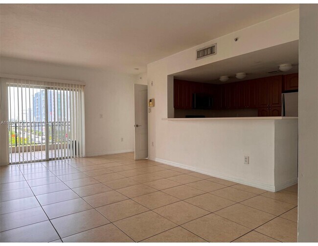 Foto del edificio - 120 S Douglas Rd